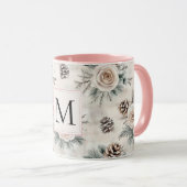Rosa Weihnachtskiefernzapfen Florales Monogramm Tasse (VorderseiteRechts)