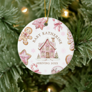 Rosa Weihnachtslebkuchen-Baby kommt an Keramik Ornament