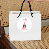 Rosa Weihnachtsmädchen mit dunklem Haar Jolly Runder Aufkleber