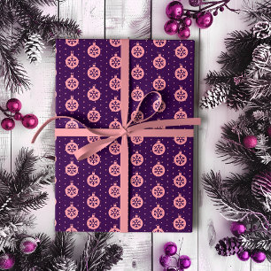 Rosa Weihnachtsschmuck auf Lila modernen Urlaub Geschenkpapier