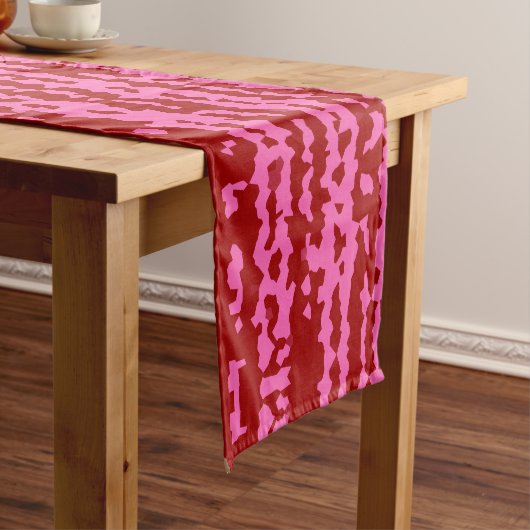 Rosa Weinrot Unregelmäßiges abstraktes Design Kurzer Tischläufer (Beispiel)