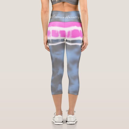 Rosa Weiß & Blau Gefärbte Krawatte Drehung Sway in Capri Leggings (Rückseite)