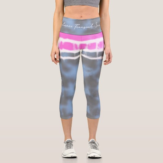 Rosa Weiß & Blau Gefärbte Krawatte Drehung Sway in Capri Leggings (Vorderseite)