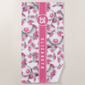 Rosa weiße Fußbälle Muster Brauch Mädchen Namen Strandtuch (Vorderseite)