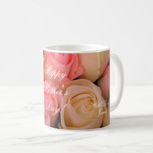 Rosa Weiße Rosen Fröhlicher Muttertag Blumenstrauß Kaffeetasse (VorderseiteRechts)