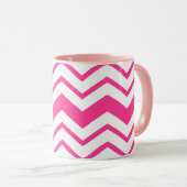 Rosa weißes Chevron-Zickzack-Musterdesign  Tasse (VorderseiteRechts)