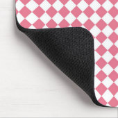 Rosa Weißes Schachbrett Diamantmuster Mousepad (Ecke)