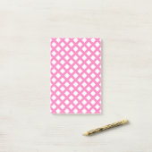 Rosa-weißes Schachbrett-Diamantmuster Post-it Klebezettel (Auf Schreibtisch)