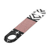 Rosa, weißes u. schwarzes modernes geometrisches speed flaschenöffner (Rückseite Schrägansicht)