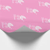 Rosa Wickelpapier mit niedlichem Babywagen Geschenkpapier (Ecke)