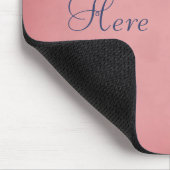 Rosa Wildblume auf Burgund Mousepad (Ecke)