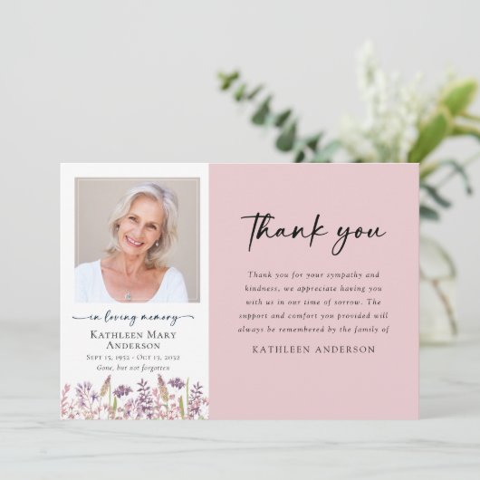 Rosa Wildblume Beileid Beerdigung Dankeskarte (Stehend Vorderseite)