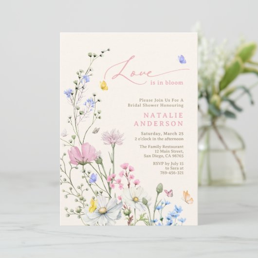 Rosa Wildblume Liebe im BlütenBrautparty Einladung (Stehend Vorderseite)