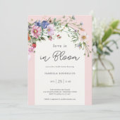 Rosa Wildblume Liebe in Bloom Brautparty Einladung (Stehend Vorderseite)