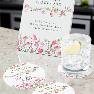 Rosa Wildblume Liebe ist im Bloom Brautparty Runder Pappuntersetzer