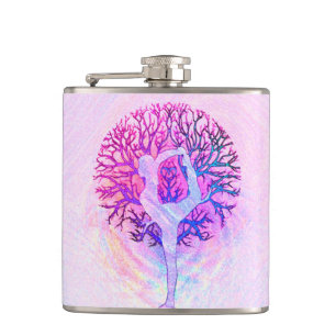 Rosa Yoga-Baum-Frau in den Pastellfarben Flachmann