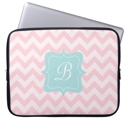 Rosa Zickzack-Monogramm Laptopschutzhülle (Vorderseite)