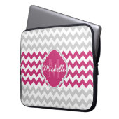 Rosa Zickzack Muster Quatrefolienmonogramm Laptopschutzhülle (Vorderseite Links)