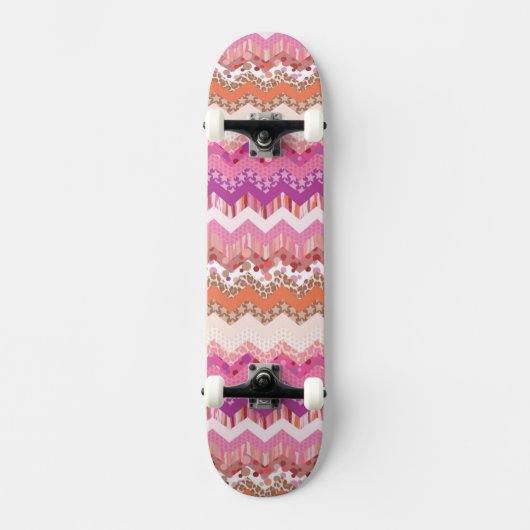 Rosa Zickzackhintergrund Skateboard (Vorderseite)
