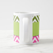 Rosa Zigzag, grüner Zigzag, Zickzack, Monogramm Jumbo-Tasse (Rückseite)