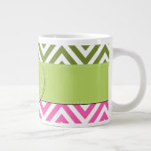 Rosa Zigzag, grüner Zigzag, Zickzack, Monogramm Jumbo-Tasse (Rechts)