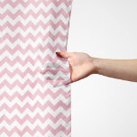 Rosa Zigzag, rosa Zickzack, geometrisches Muster Schal<br><div class="desc">Elegant,  stylish and sophisticated zigzag (chevron) pattern in pink and white color. Modern and trendy gift,  perfekt for the zigzag lover in your life.</div>