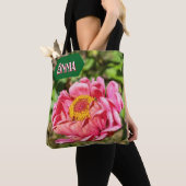 Rosa Zinnia mit gelber Mittellaufruge Tasche (Von Nahem)
