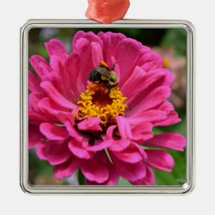 Rosa Zinnia und Hummel Ornament Aus Metall