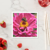 Rosa Zinnia und Hummel Serviette (Beispiel)
