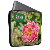 Rosa Zinnie mit gelber Mitte Laptopschutzhülle (Vorne Rechts)