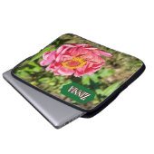 Rosa Zinnie mit gelber Mitte Laptopschutzhülle (Vorne Knopf)