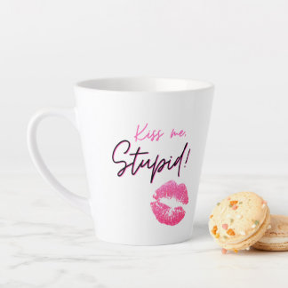 Rosa Zitat mit einem Kuss - Kuss mich, Dummkopf! Milchtasse