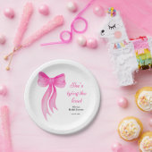 Rosafarbene Schleife - Sie knüpft den Knoten Jungg Pappteller (Party)