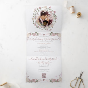 Rosafarbenes Dusty Pink Erdige Farbtöne Pfingstros Dreifach Gefaltete Einladung