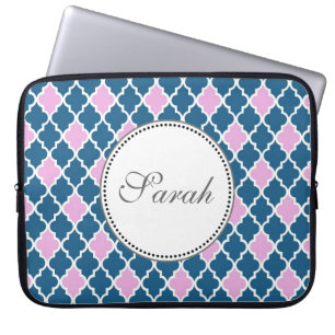 rosafarbenes und marineblaues Vierblatt-Monogramm Laptopschutzhülle