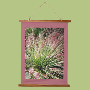 Rosarot und grünes Muhly Gras Fotografisch Wandteppich Mit Holzrahmen