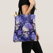 Rosas violetas con calaveras tasche (Von Nahem)