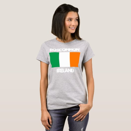 Roscommon, Irland mit irischer Flagge T-Shirt (Vorne ganz)