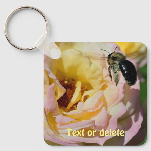 Rose And Bumble Bee Nature Personalized Schlüsselanhänger (Vorderseite)