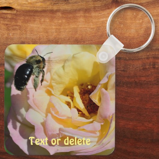Rose And Bumble Bee Nature Personalized Schlüsselanhänger (Rückseite)
