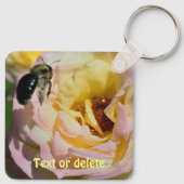 Rose And Bumble Bee Nature Personalized Schlüsselanhänger (Rückseite)