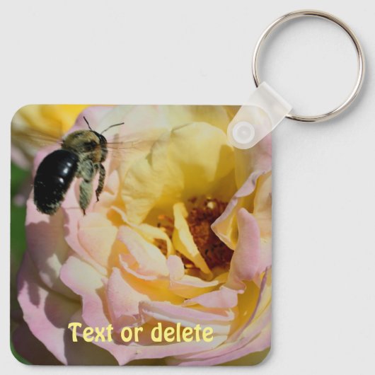 Rose And Bumble Bee Nature Personalized Schlüsselanhänger (Rückseite)