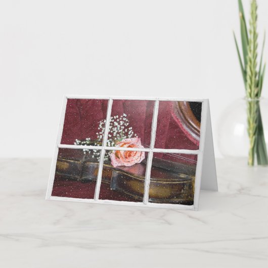 Rose auf Geige im Fenster mit Regen Karte (Vorderseite)