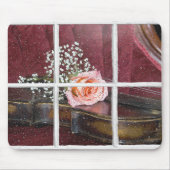 Rose auf Geige im Nassfenster Mousepad (Vorne)