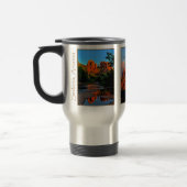 Rose auf roter Felsen-Überfahrt-Tasse Reisebecher (Links)