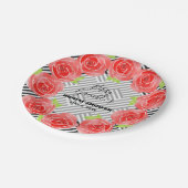 Rose auf Tellern mit schwarzen und weißen Streifen Pappteller (Schrägansicht)