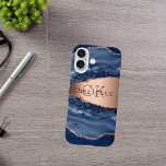 Rose aus blauem Marmor iPhone 16 Hülle<br><div class="desc">Ein dunkelblau und Rose goldfarbenes Blatt,  Marmorsteinfarben als Hintergrund Personalisieren und fügen Sie Ihren Namen und Monogramm Initialen.</div>