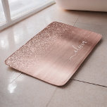 Rose aus gebürstetem Metall, Gold Rosa Glitzer Mon Badematte<br><div class="desc">Rose Gold - Rosa schwarze Imitate Foil metallische Sparkle Glitzer gebürstete Metal Monogram Name Bath Mats. Dies macht den perfekten Abschluss,  Geburtstag,  Hochzeit,  Brautparty,  Jubiläum,  Babydusche oder Junggeselinnen-Abschied Geschenk für jemanden,  die Lieben glamourösen Luxus und schicke Stile.</div>