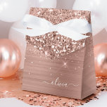 Rose aus gebürstetem Metall, Gold Rosa Glitzer Mon Geschenkschachtel<br><div class="desc">Rose Gold - Blush Pink Imitate Foil Metallic Sparkle Glitzer gebürsteter Metal Monogram Name und Initial Paper Party Geschenkboxen Dies macht den perfekten 16 Geburtstag,  Hochzeit,  Brautparty,  Jubiläum,  Babydusche oder Junggeselinnen-Abschied Geschenk für jemanden,  Lieben Glanz Luxus und schicke Stile.</div>