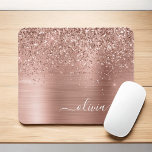 Rose aus gebürstetem Metall, Gold Rosa Glitzer Mon Mousepad<br><div class="desc">Rose Gold - Schwarz rosa Imitate Foil Metallic Sparkle Glitzer gebürstete Metal Monogram Name und Initial Mousepad (Mauspad). Das macht den perfekten 16 Geburtstag,  Hochzeit,  Brautparty,  Jubiläum,  Babydusche oder Junggeselinnen-Abschied Geschenk für jemanden,  der Lieben glamourösen Luxus und schicke Stile.</div>